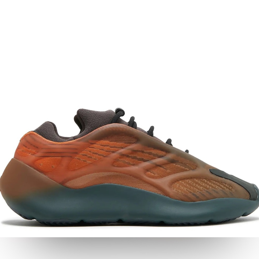 Yeezy 700 V3 Copper Fade